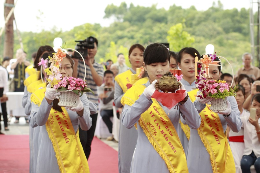 Con cái thành đạt nên tặng quà gì cho cha mẹ trong dịp Vu Lan báo hiếu?
