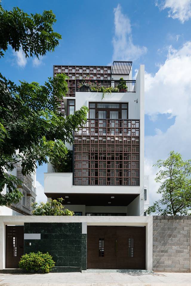 Ngôi nhà 3 tầng sở hữu kiến trúc lấy cảm hứng từ việc pha trộn nét hiện đại xen lẫn truyền thống