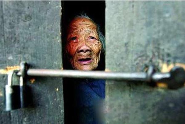 Tội bất hiếu - Luật xử phạt nặng!